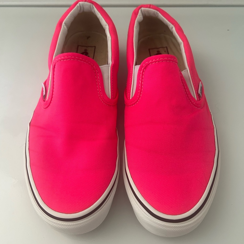 Vans off the wall hot pink slip on